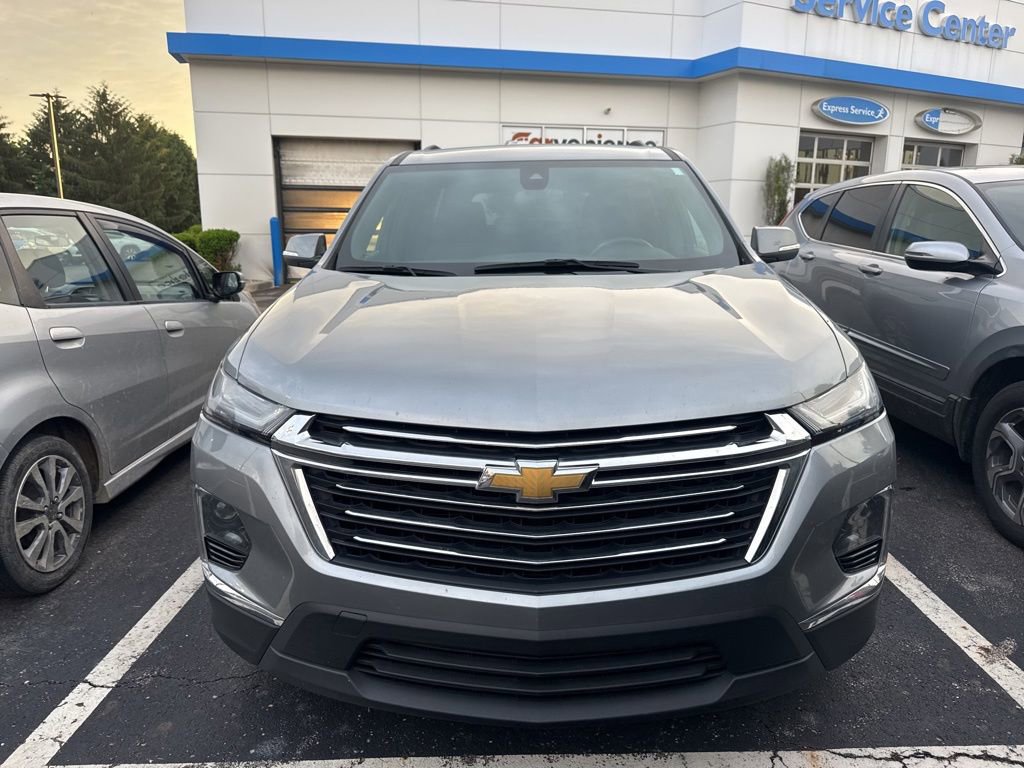 Used 2023 Chevrolet Traverse LT AWD/4WD image 2
