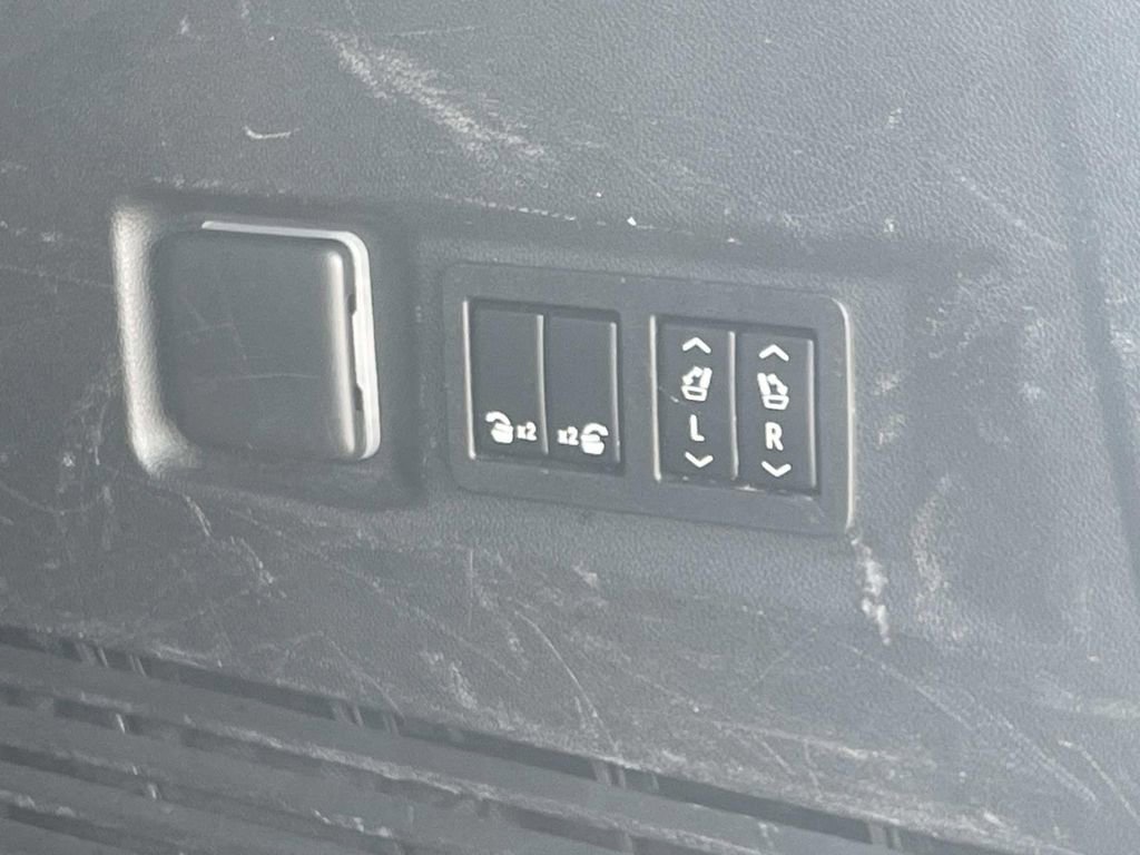 Used 2022 Chevrolet Tahoe LT w/ LT Signature Package image 12