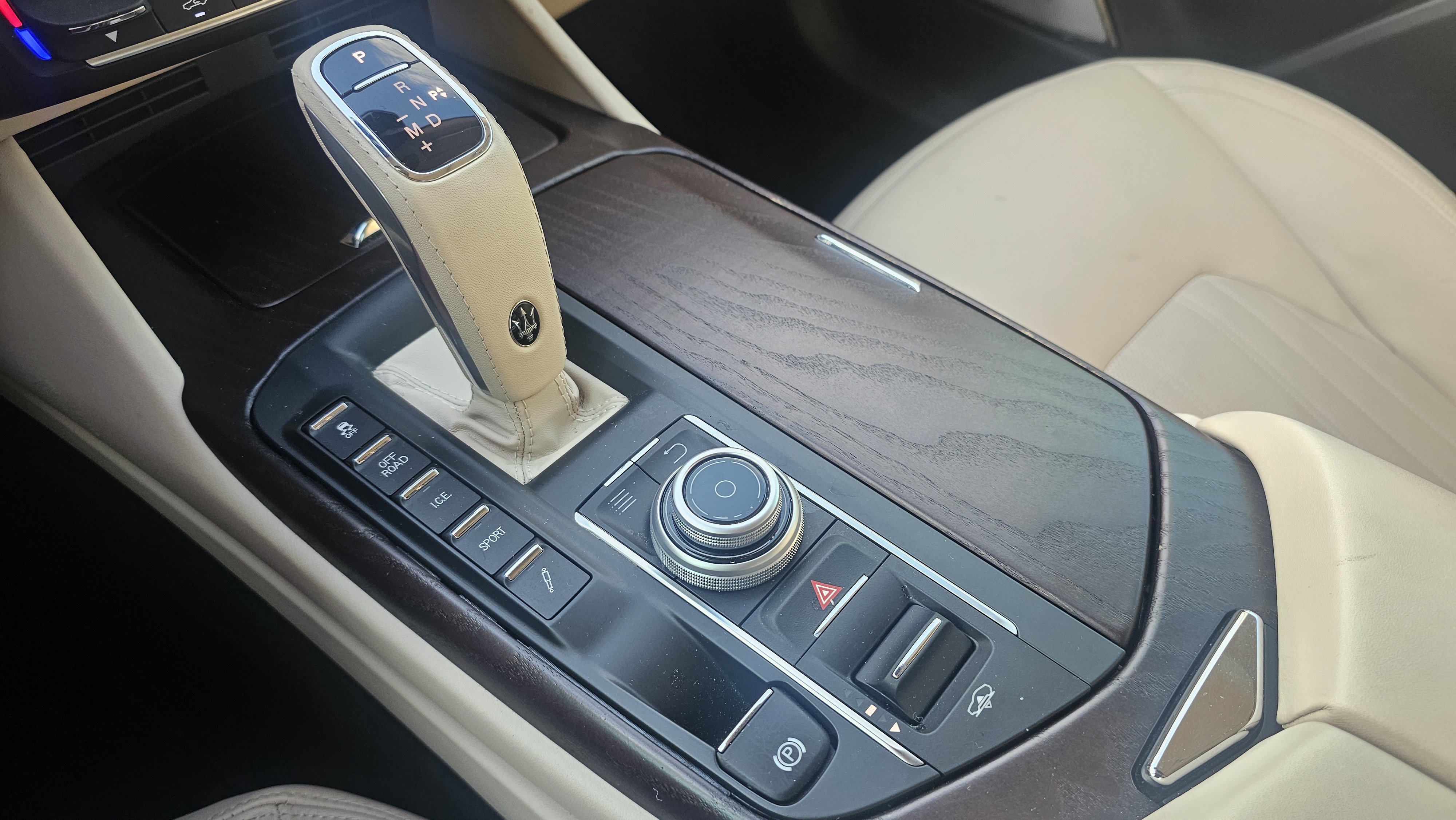 Used 2019 Maserati Levante GranLusso AWD/4WD image 41