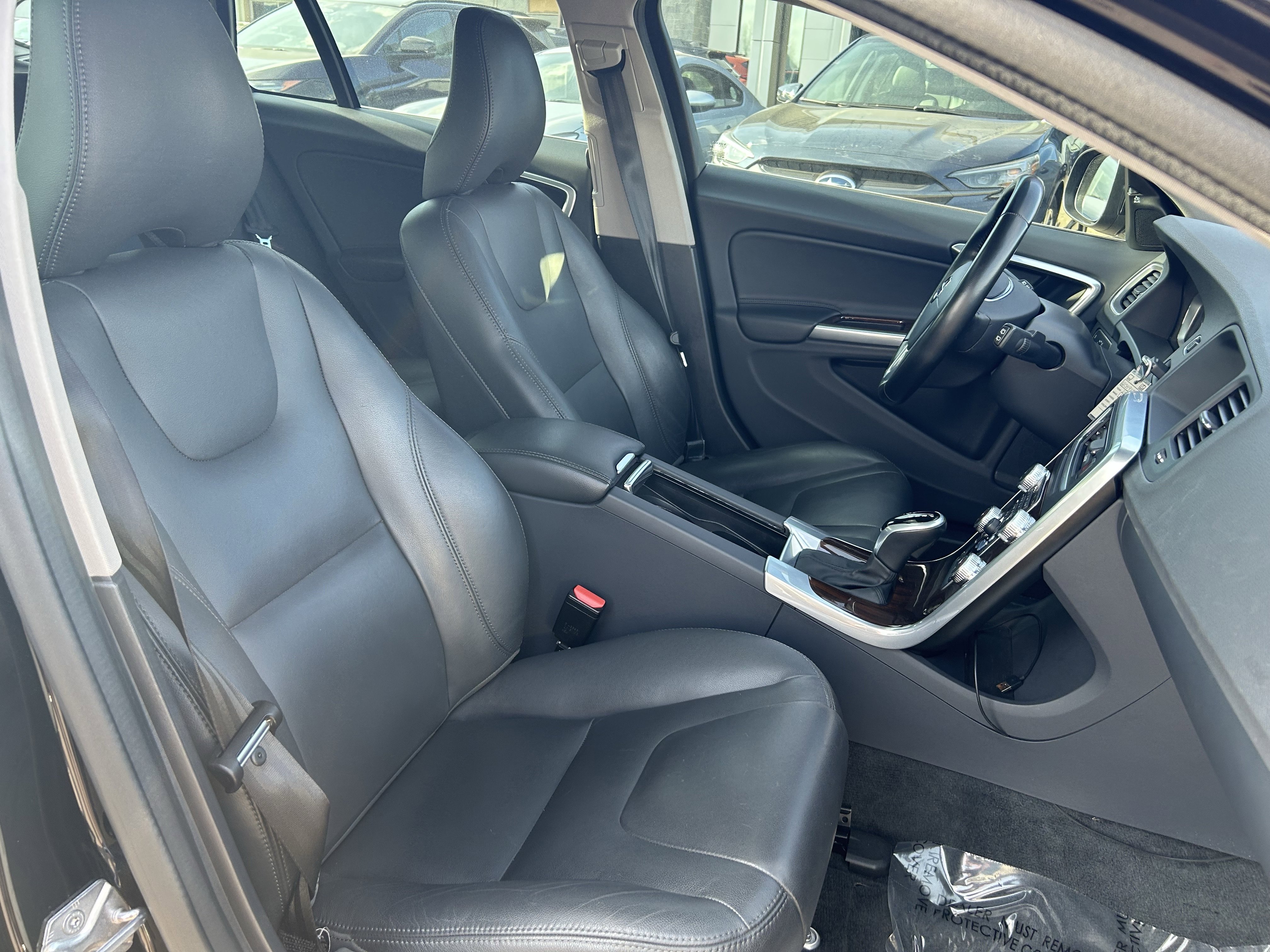 Used 2017 Volvo V60 T5 Platinum w/ Climate Package image 26