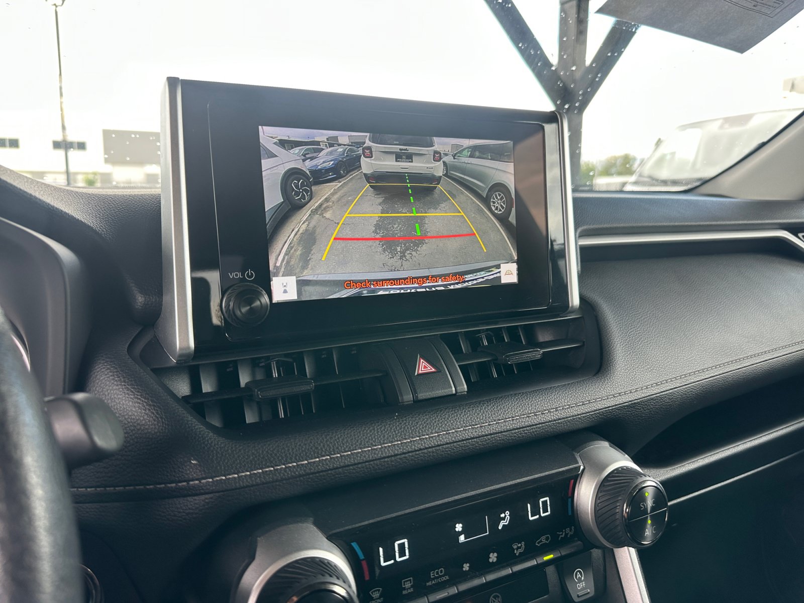 Used 2025 Toyota RAV4 XLE FWD image 22