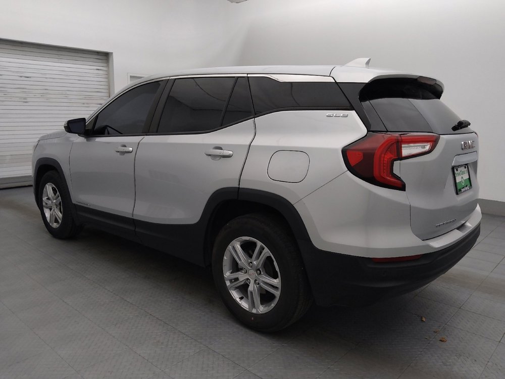 Used 2022 GMC Terrain SLE image 3