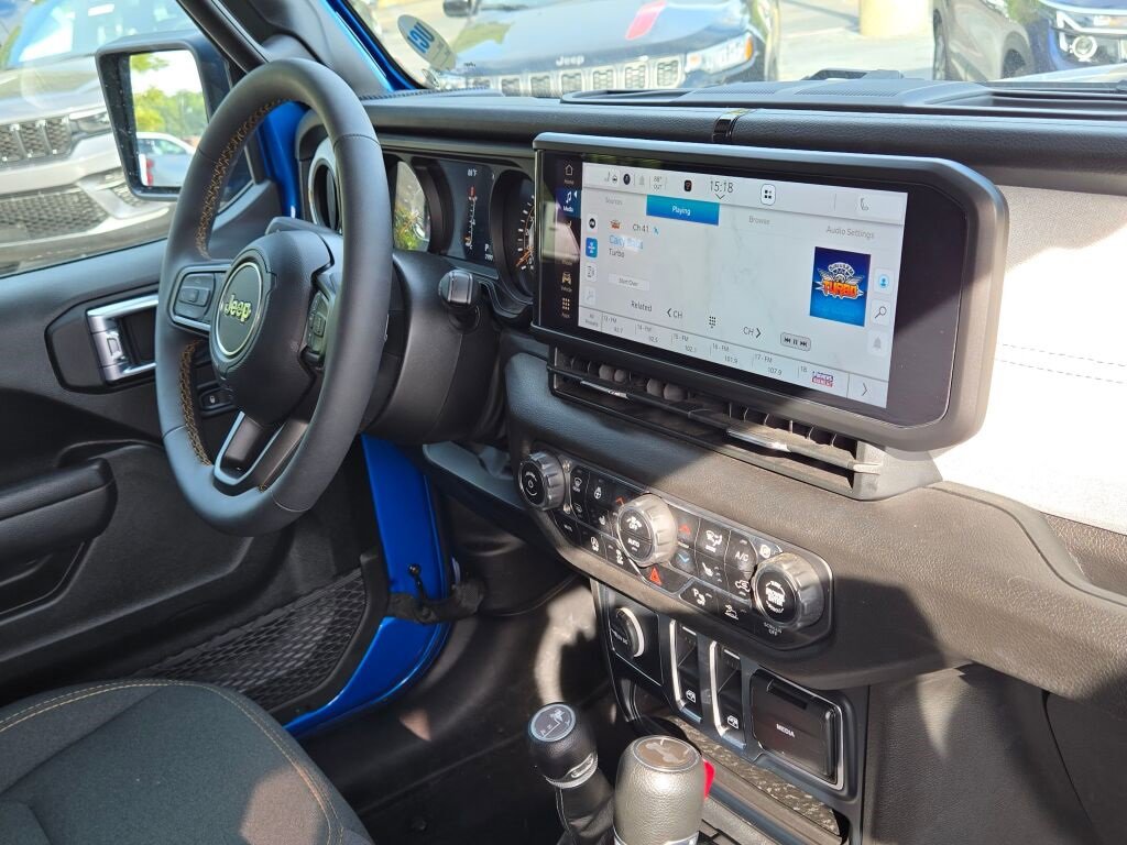 Used 2024 Jeep Wrangler Sport S image 5