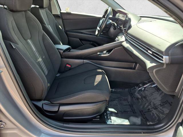 Used 2025 Hyundai Elantra SEL FWD image 22