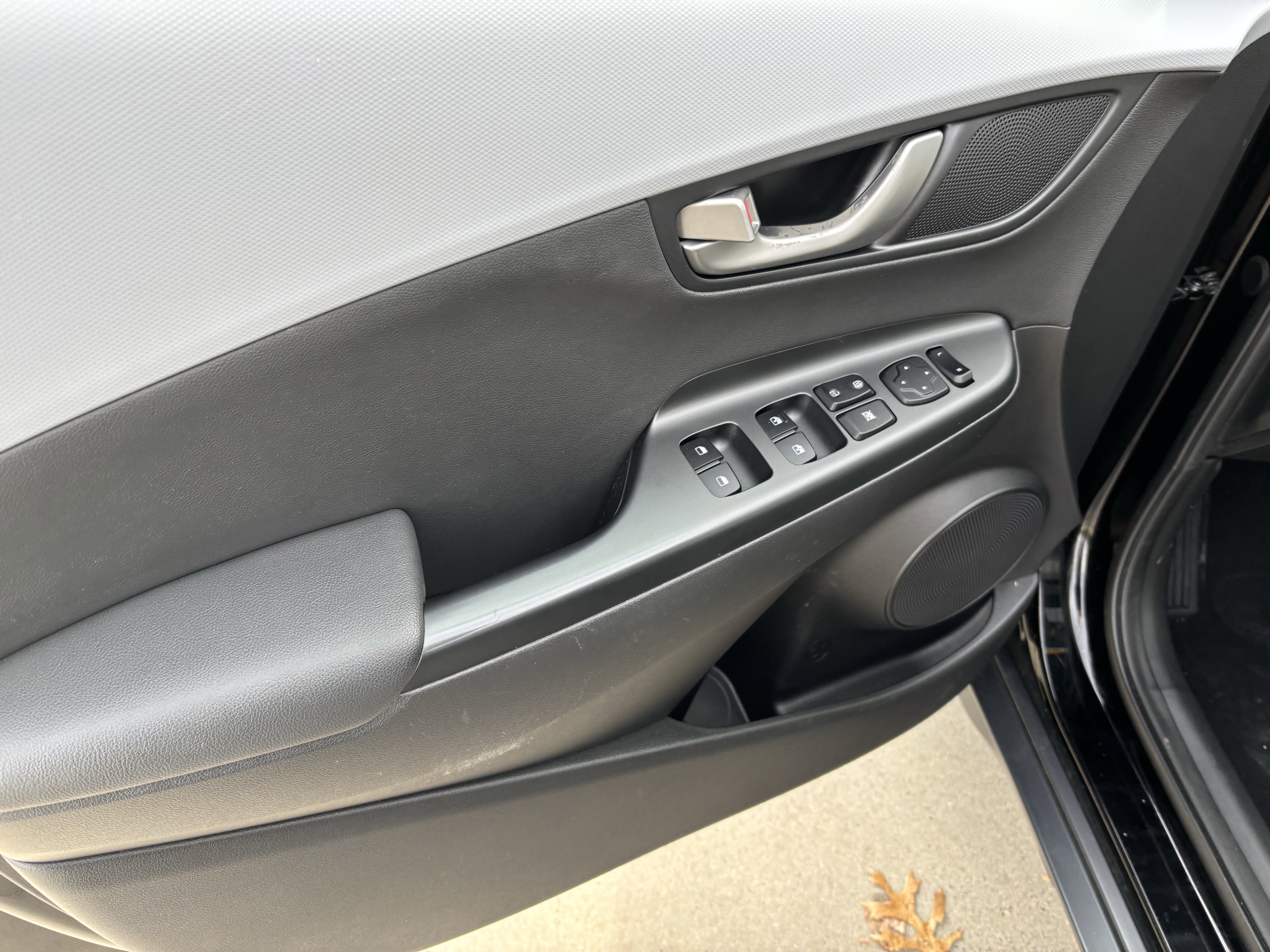 Used 2018 Hyundai Kona Limited image 14