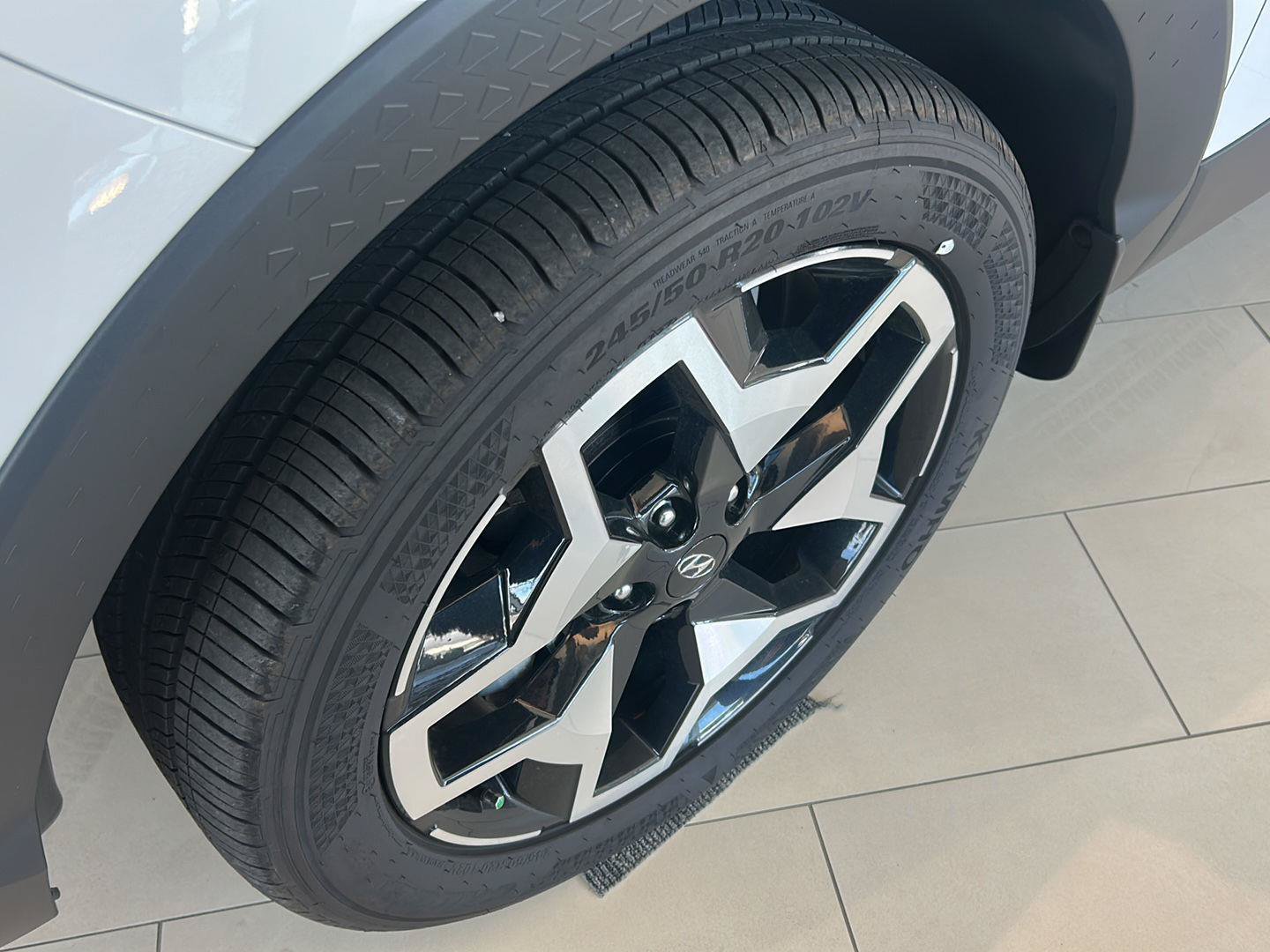 Certified 2024 Hyundai Santa Cruz Limited AWD/4WD image 2