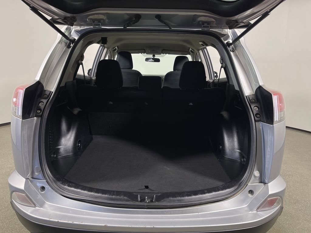 Used 2016 Toyota RAV4 LE FWD image 10