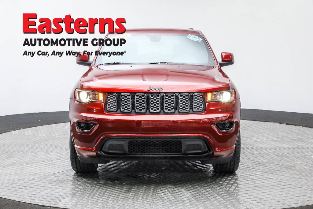 Used 2021 Jeep Grand Cherokee Laredo X image 2