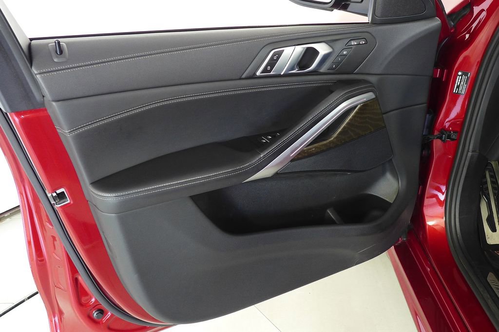Used 2022 BMW X6 xDrive40i w/ M Sport Package image 11