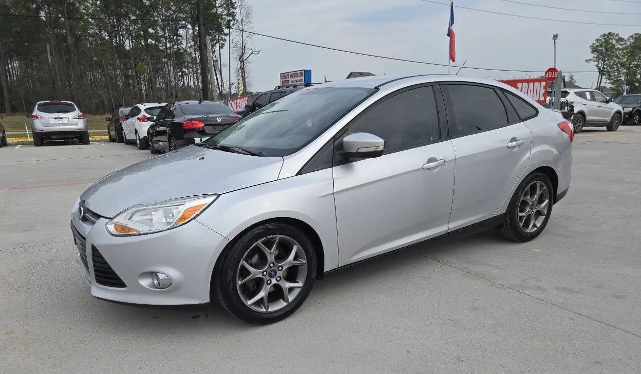 Used 2013 Ford Focus SE FWD image 2