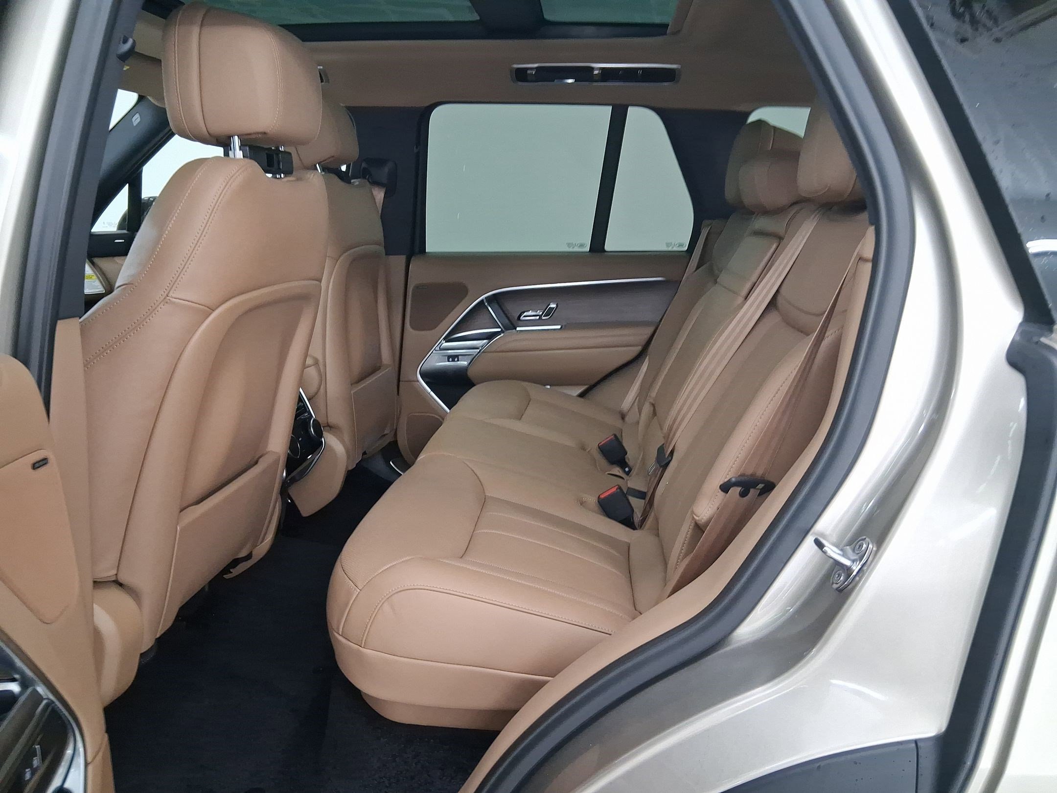 New 2026 Land Rover Range Rover SE image 13