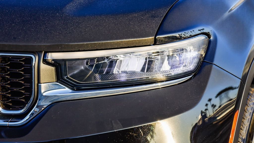 New 2025 Jeep Grand Cherokee Laredo X w/ Luxury Tech Group I image 5