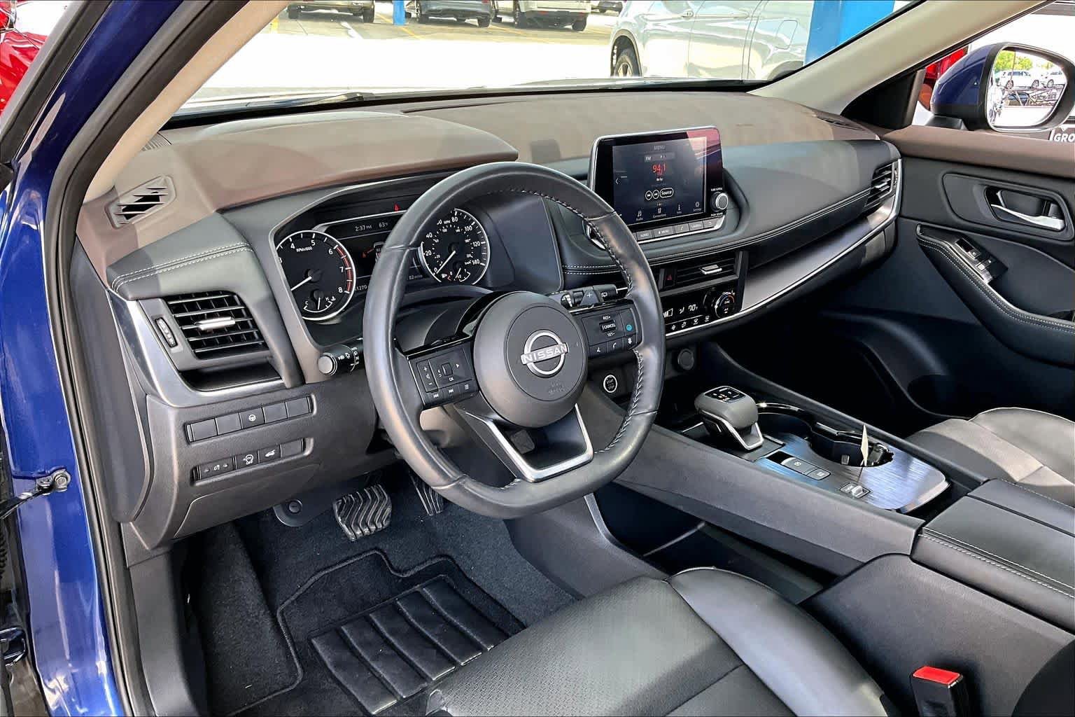 Used 2023 Nissan Rogue SV w/ SV Premium B Package FWD image 18