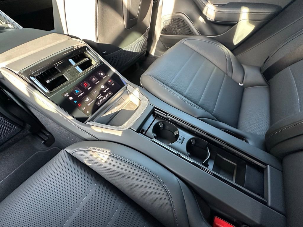 Used 2026 Porsche Panamera RWD image 39