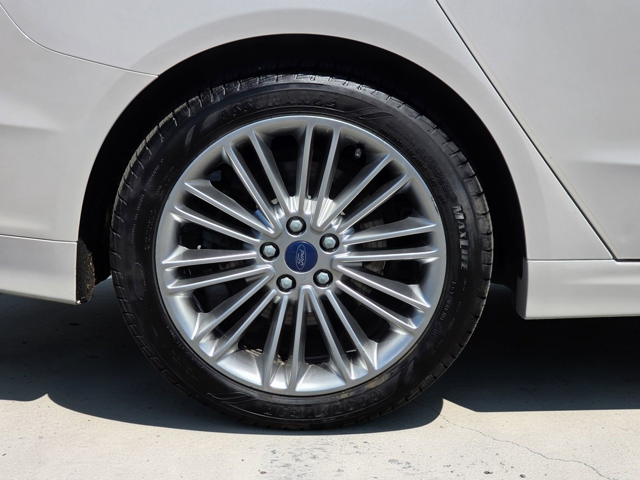 Used 2015 Ford Fusion SE w/ Equipment Group 202A FWD image 8