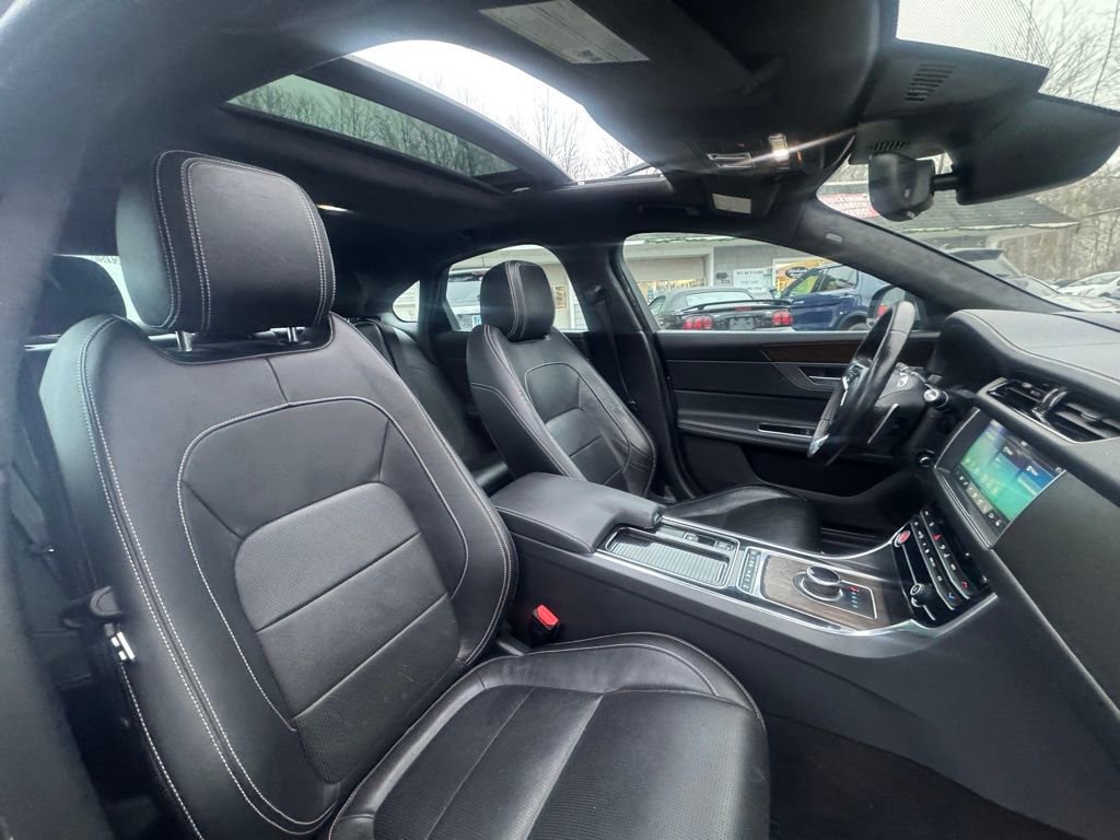 Used 2020 Jaguar XF Checkered Flag image 25