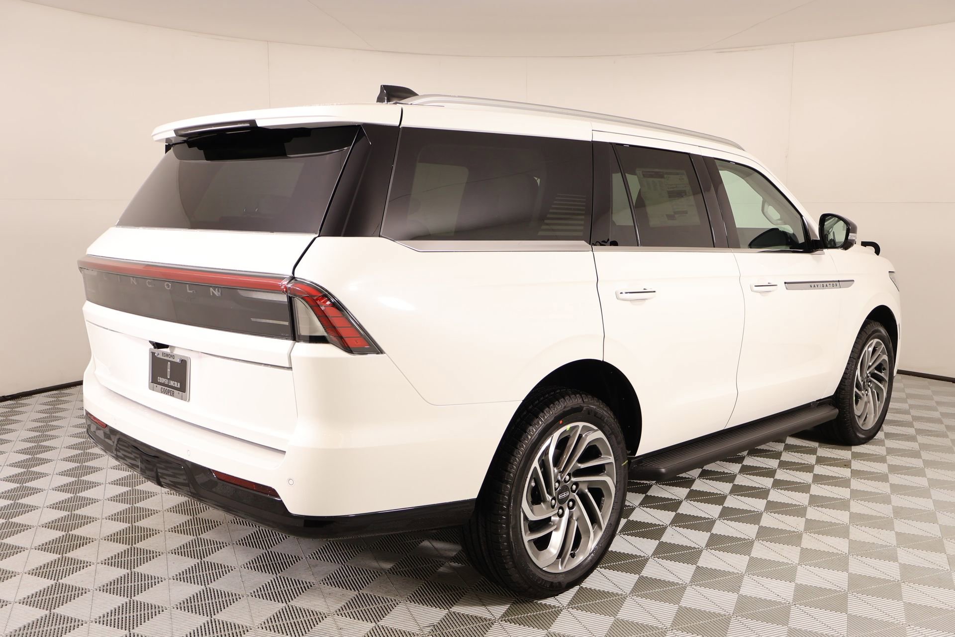 New 2026 Lincoln Navigator Premiere image 21