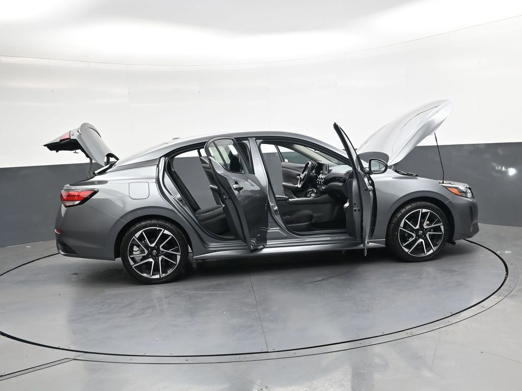 Used 2025 Nissan Sentra SR FWD image 47