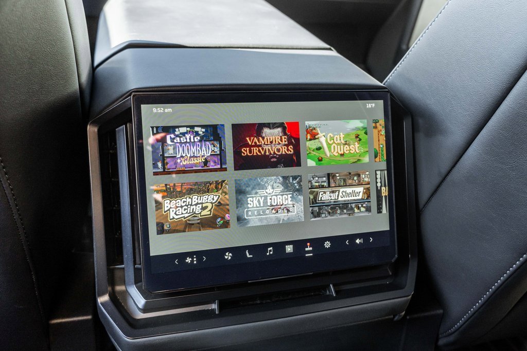 Used 2024 Tesla Cybertruck AWD Crew Cab image 31