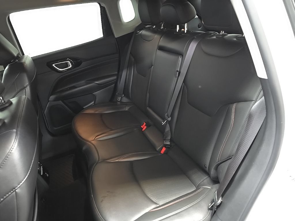 Used 2022 Jeep Compass Trailhawk w/ Trailhawk Convenience Group AWD/4WD image 32
