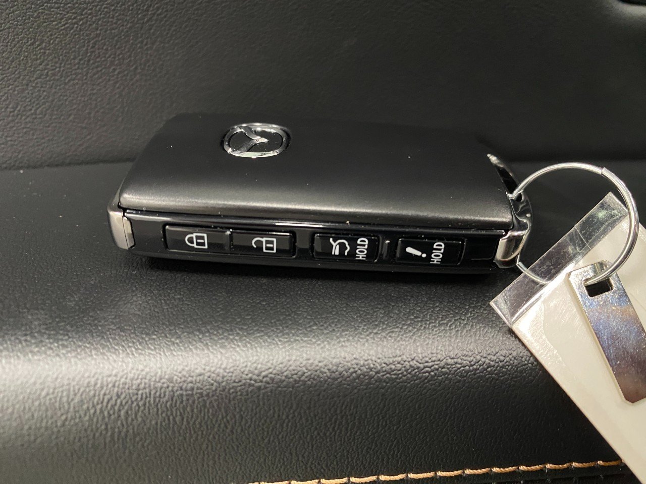 New 2025 MAZDA CX-90 Plug-In Hybrid w/ Preferred AWD/4WD image 32