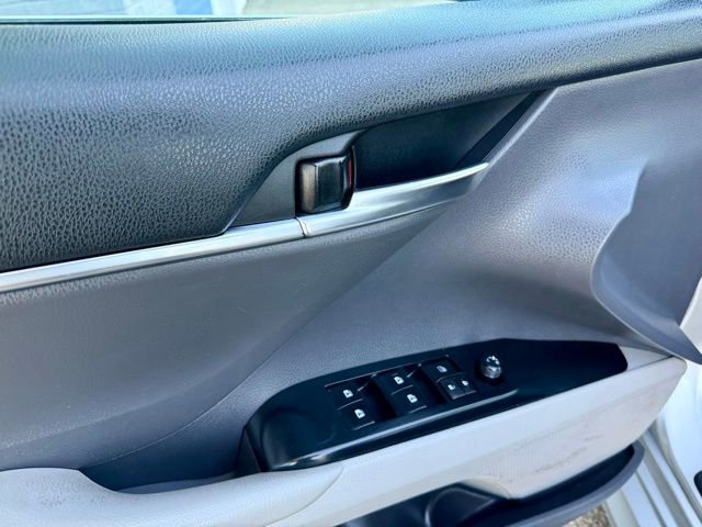 Used 2020 Toyota Camry LE FWD image 23
