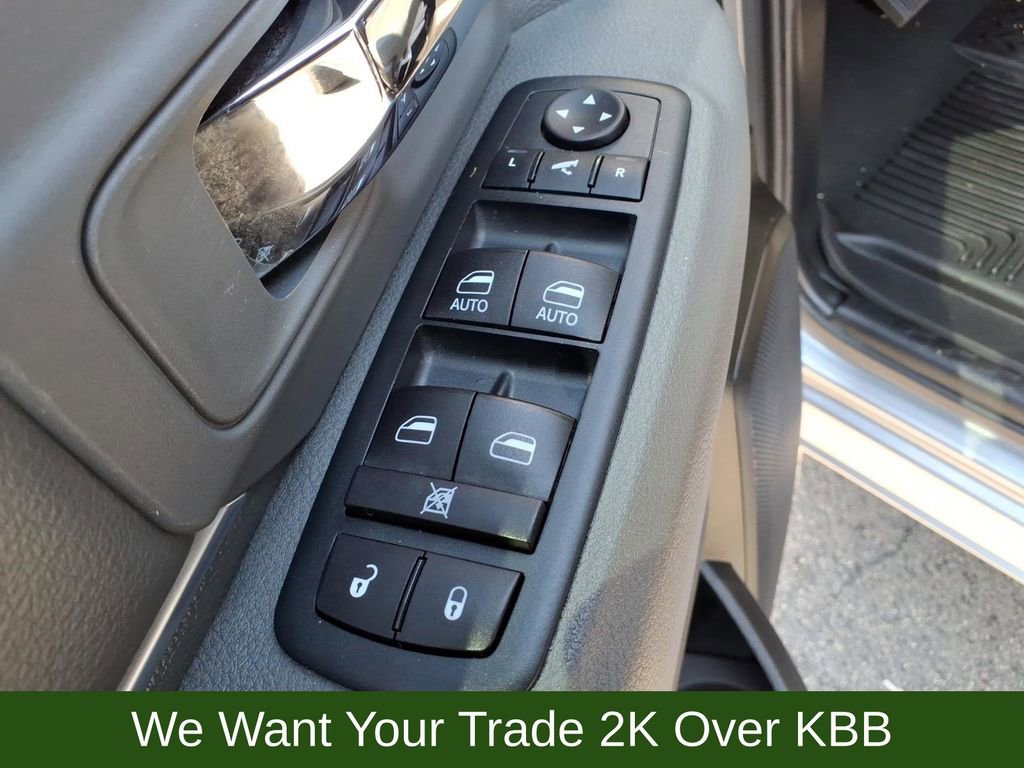 Used 2020 RAM 1500 Classic SLT w/ Luxury Group RWD image 21