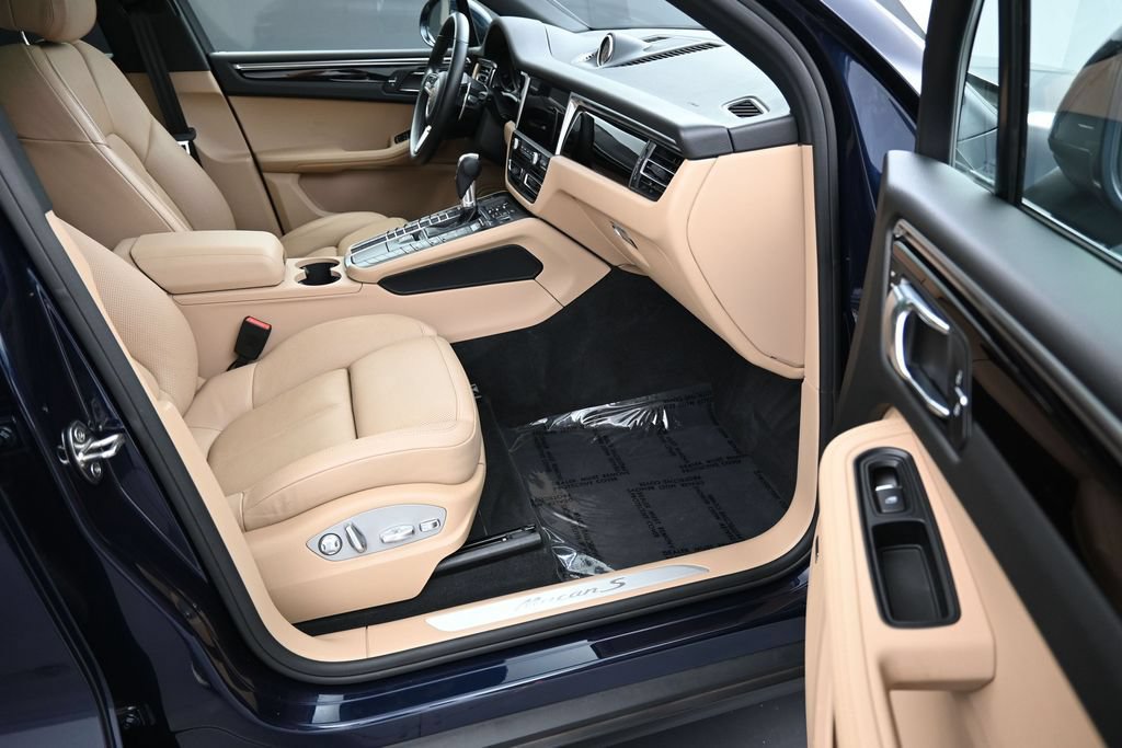 Certified 2020 Porsche Macan S AWD/4WD image 29