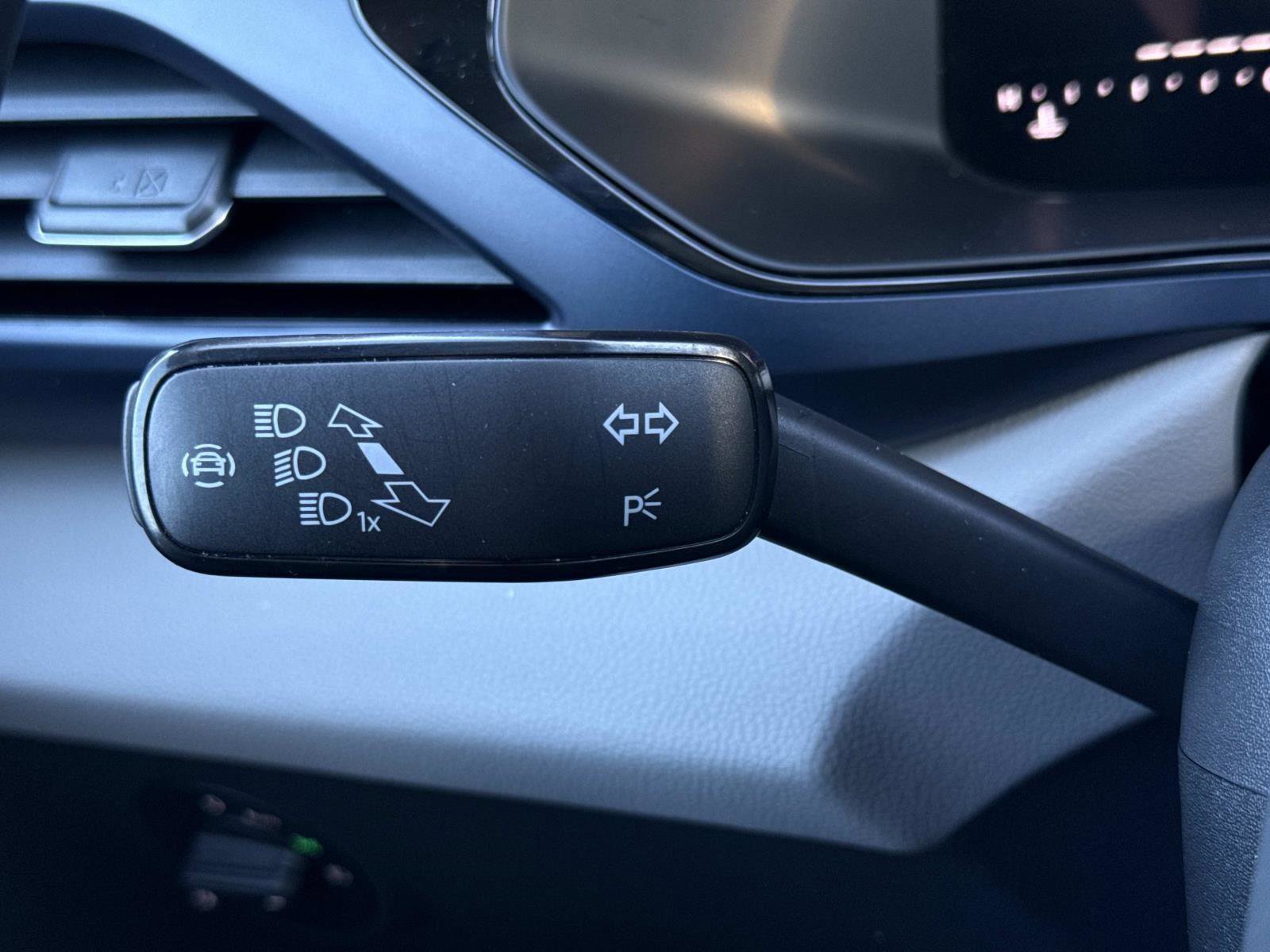 Used 2023 Volkswagen Taos SE image 9