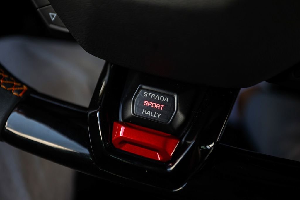 Used 2024 Lamborghini Huracan Sterrato AWD/4WD image 36