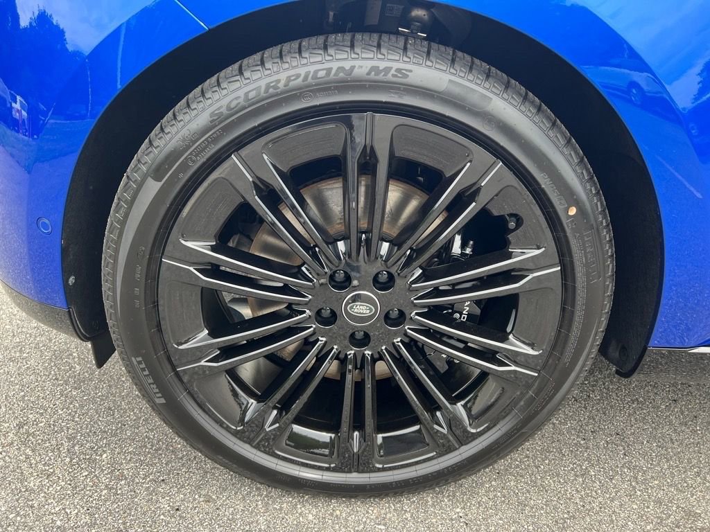 New 2025 Land Rover Range Rover SE image 9