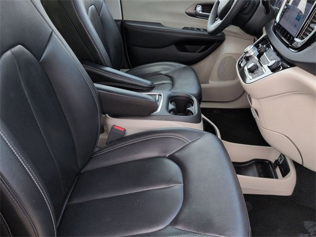 Used 2024 Chrysler Pacifica Touring-L image 29