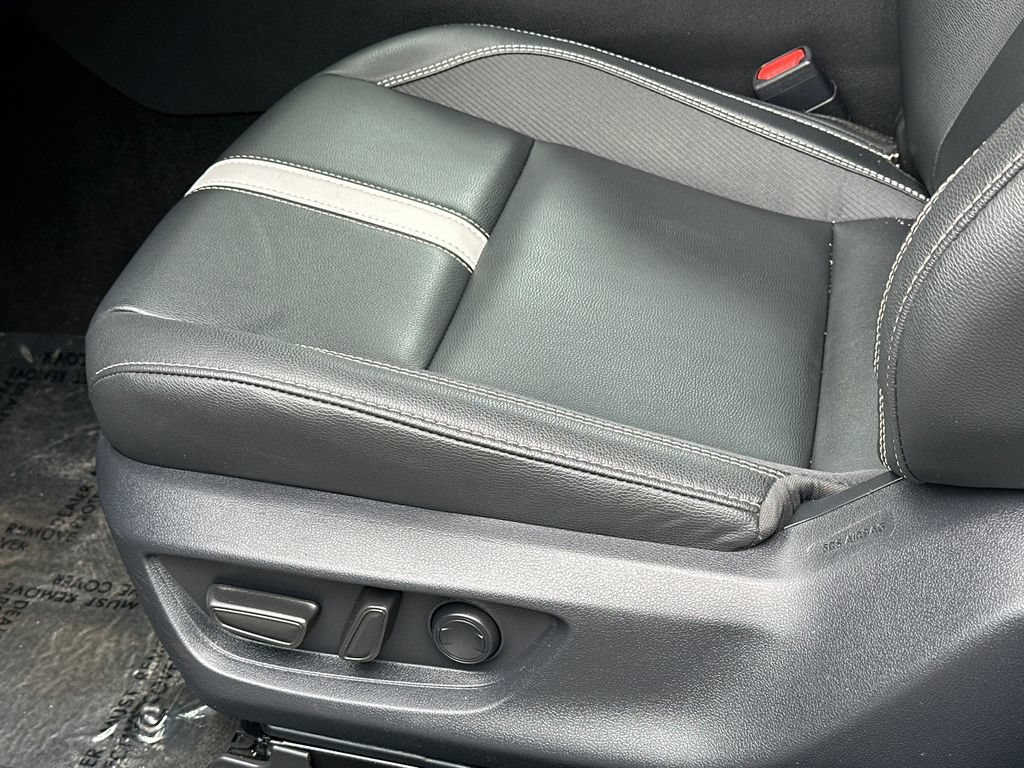 Used 2025 Toyota Camry SE FWD image 15