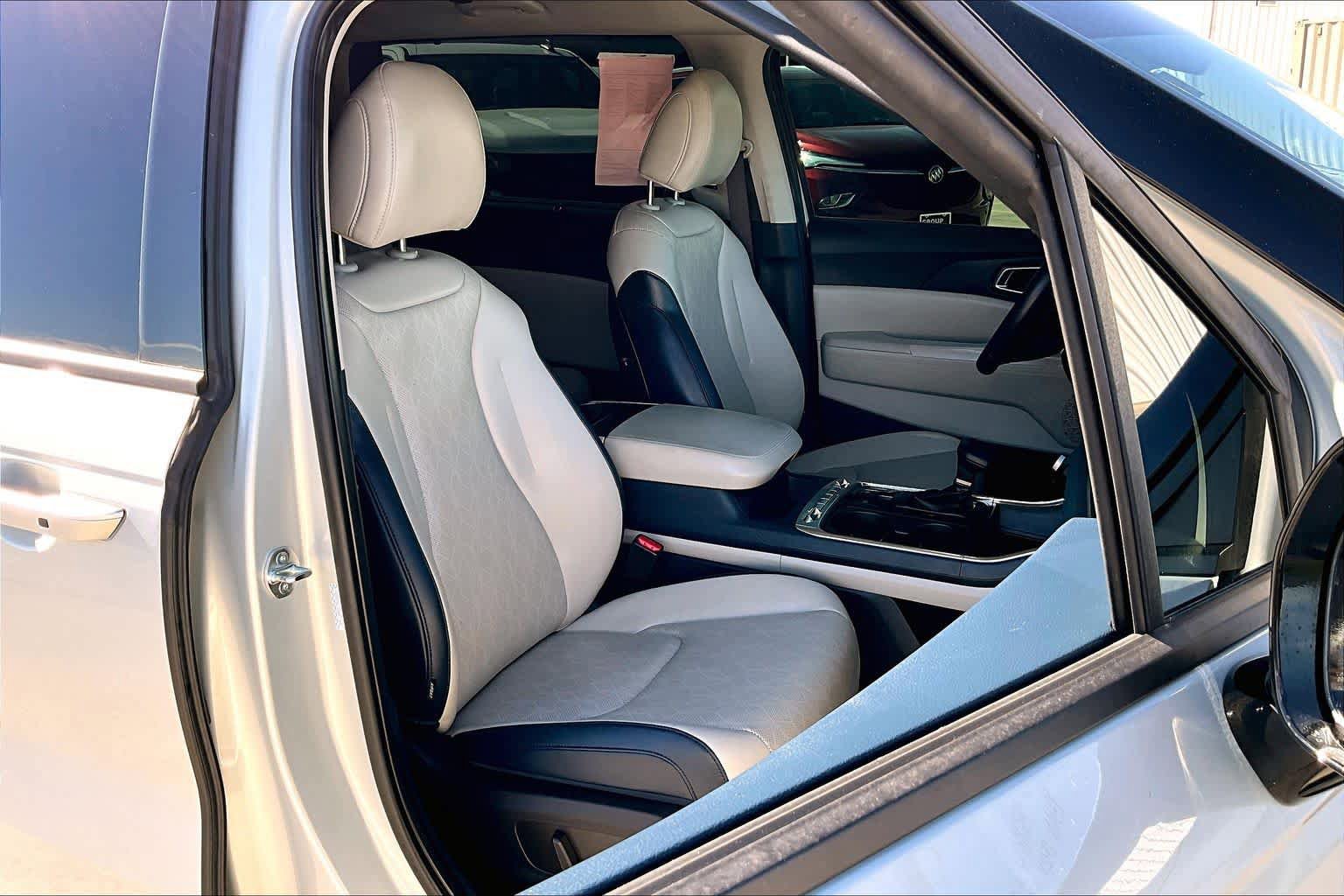 Used 2025 Kia Carnival SX image 9