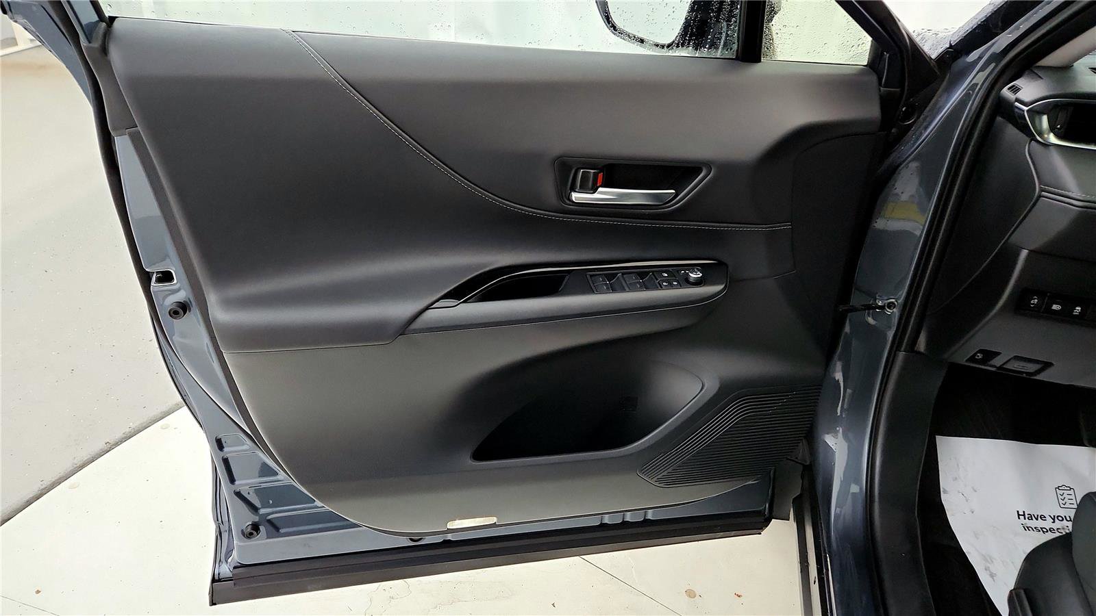 Certified 2023 Toyota Venza LE image 21