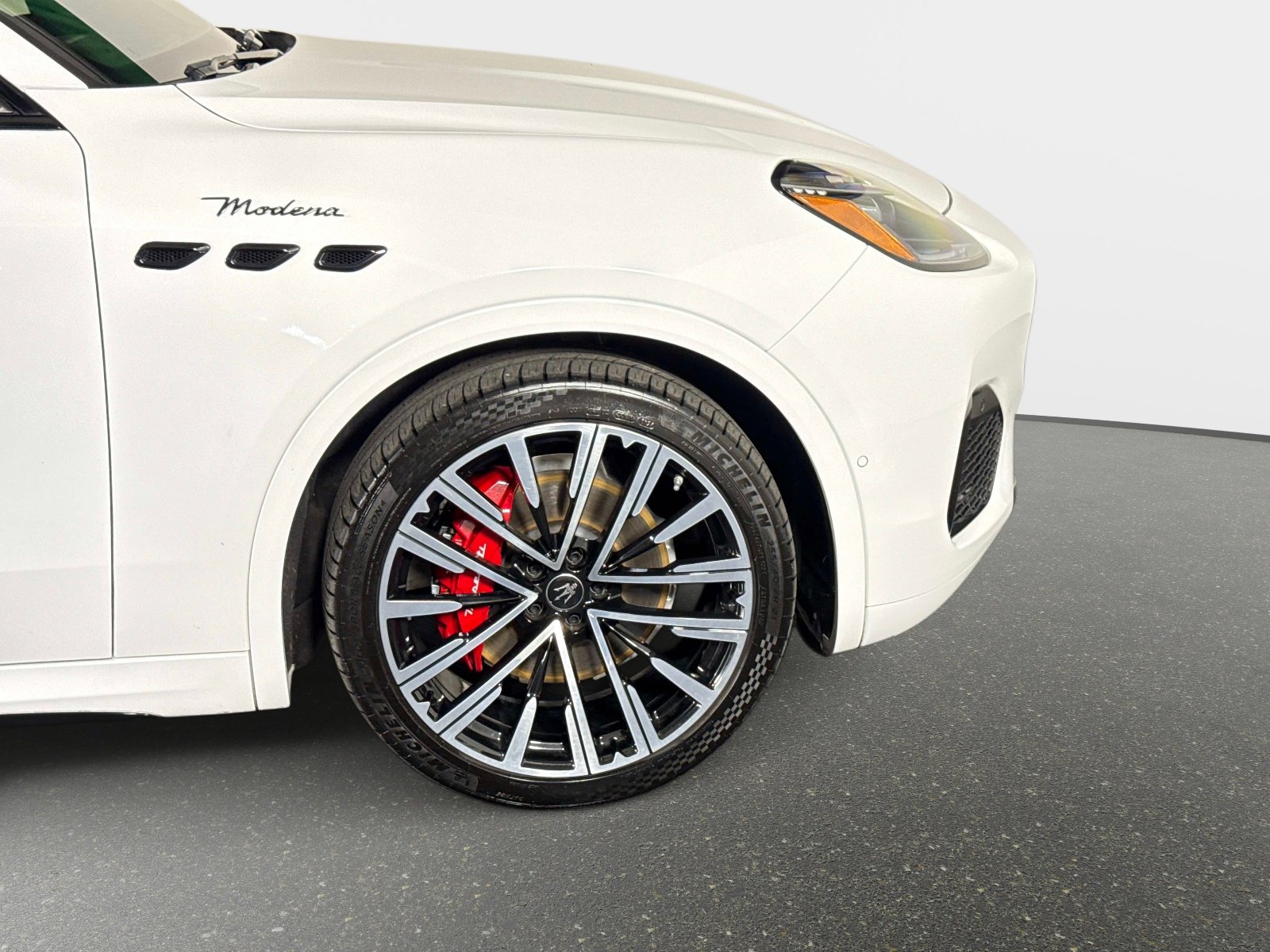 Used 2023 Maserati Grecale Modena AWD/4WD image 22