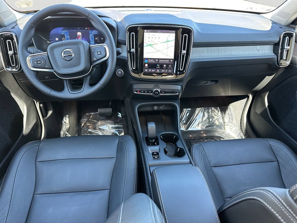 Used 2025 Volvo XC40 B5 Core AWD/4WD image 11