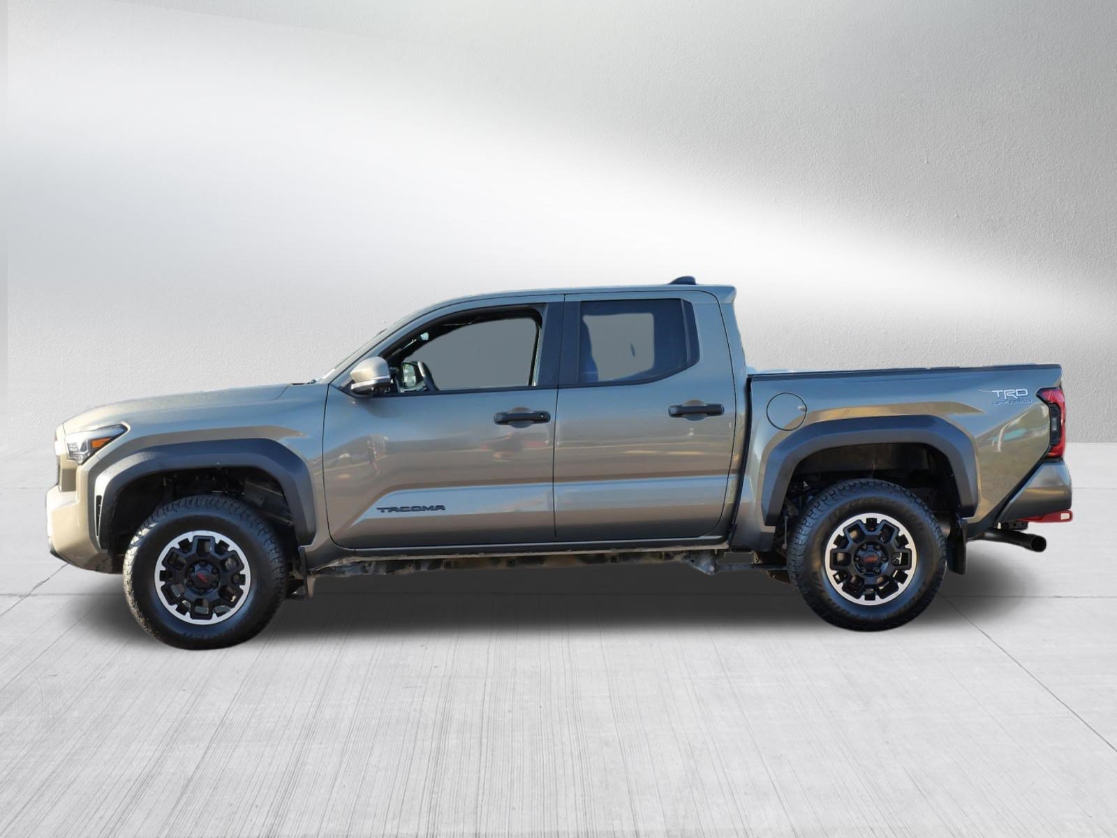 Used 2024 Toyota Tacoma TRD Off-Road w/ TRD Off Road Premium Package AWD/4WD image 4