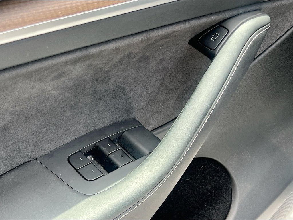 Used 2025 Tesla Model Y Long Range RWD image 18