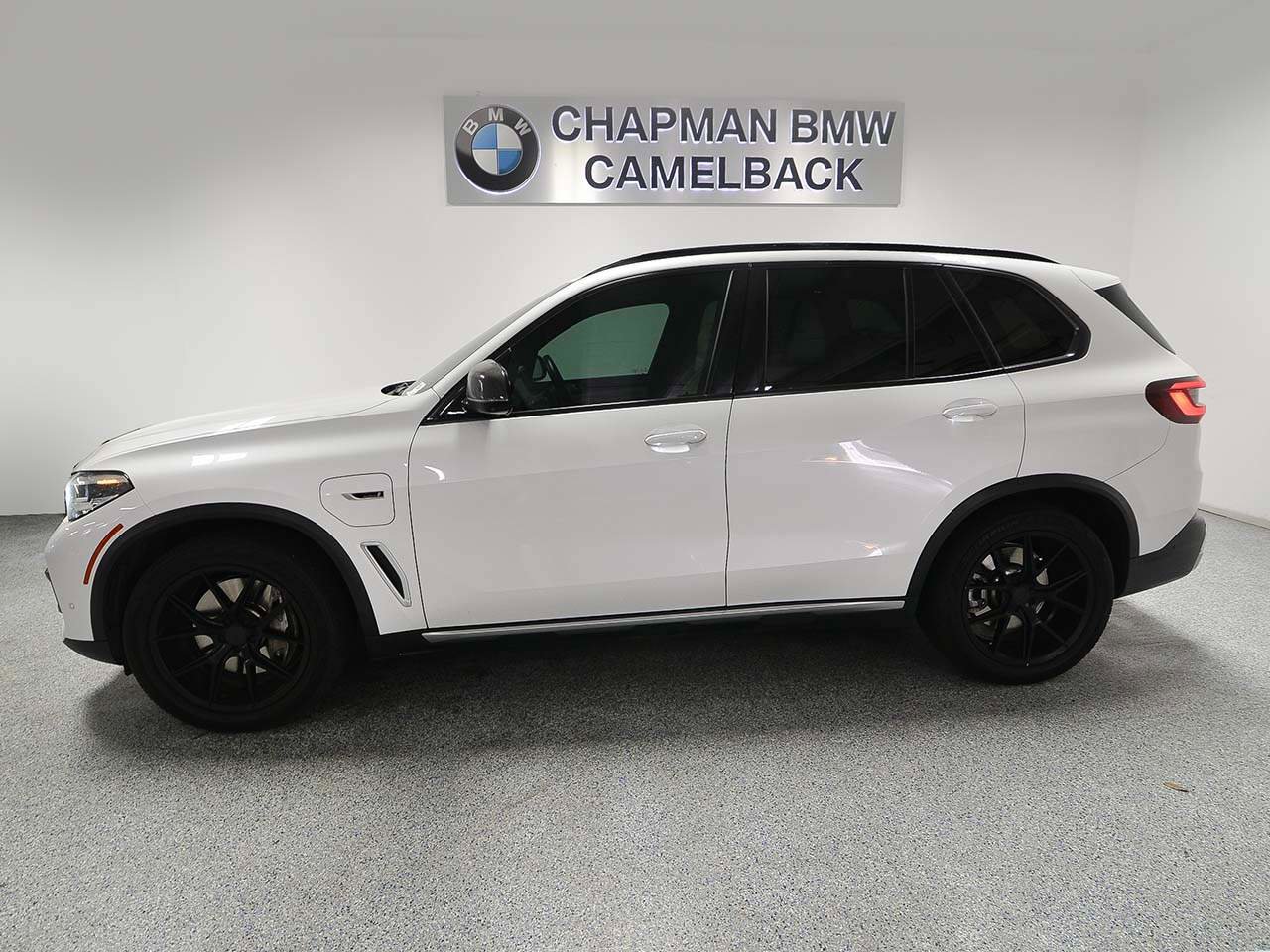 Used 2022 BMW X5 xDrive45e AWD/4WD image 3