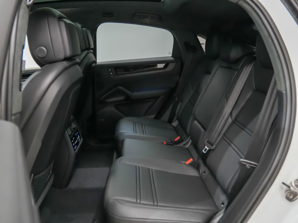 New 2026 Porsche Cayenne GTS AWD/4WD image 18