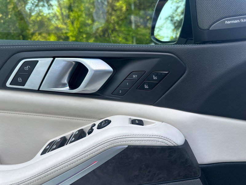 Used 2021 BMW X5 M50i image 52