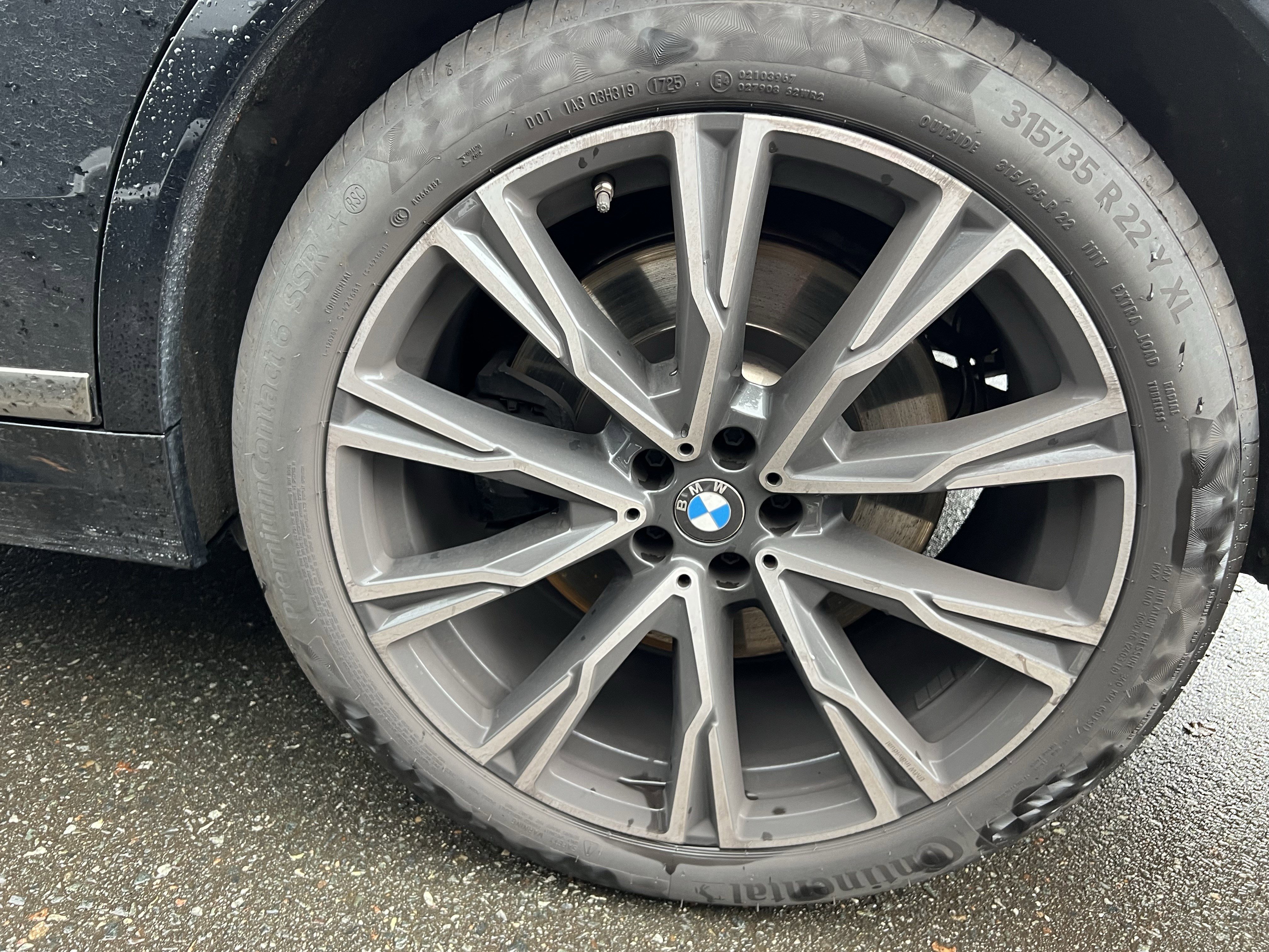 Used 2021 BMW X7 M50i w/ Dynamic Handling Package image 13