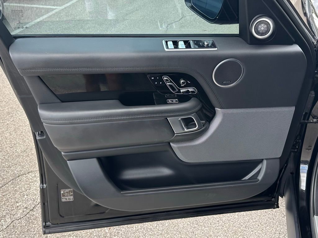 Used 2019 Land Rover Range Rover HSE image 13