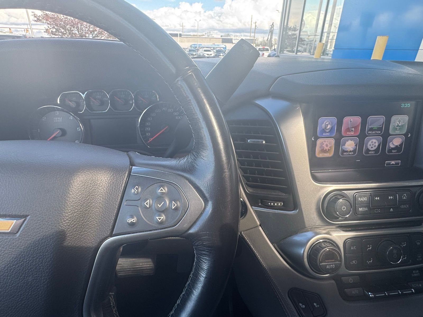 Used 2018 Chevrolet Suburban LT image 24