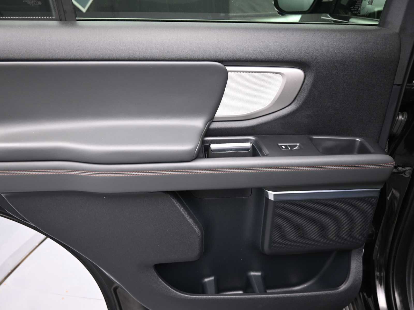 Used 2025 Ford Expedition Active AWD/4WD image 9