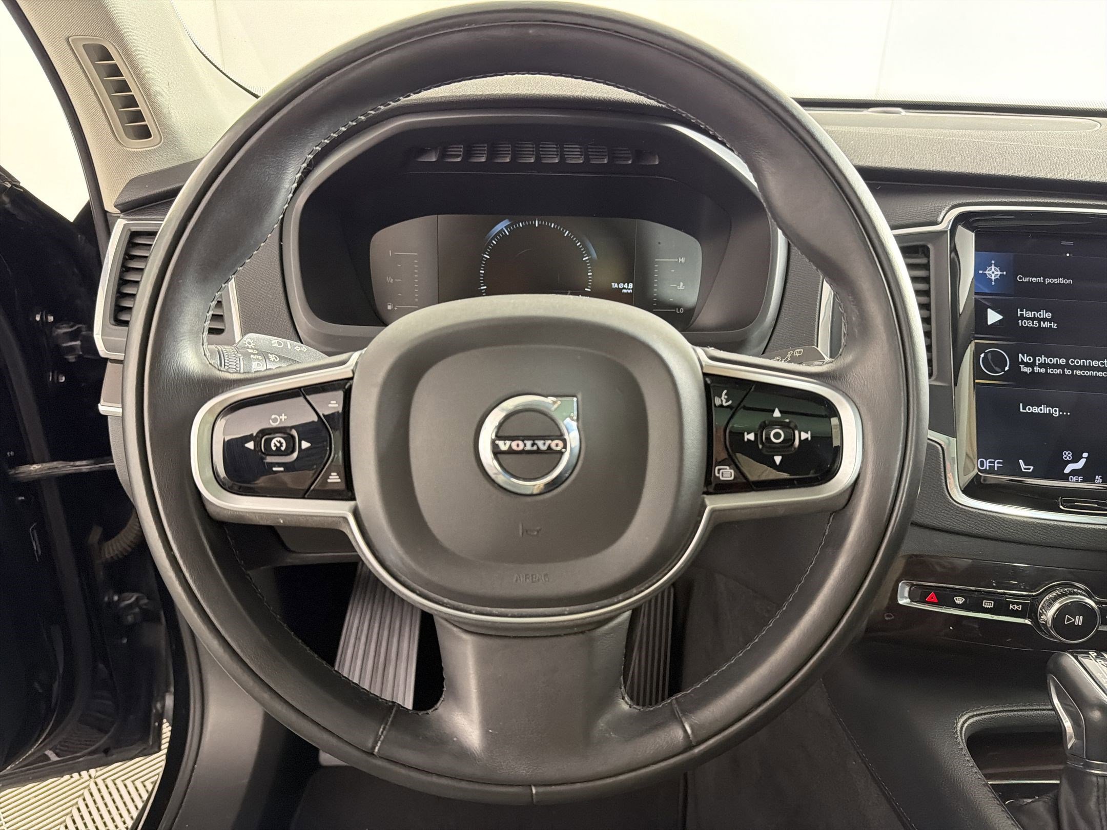 Used 2019 Volvo XC90 T5 Momentum w/ Protection Package Premier image 18