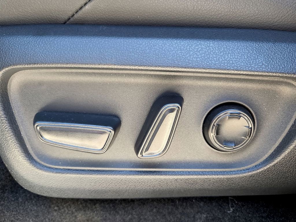 Used 2025 Toyota 4Runner TRD Off-Road Premium AWD/4WD image 16