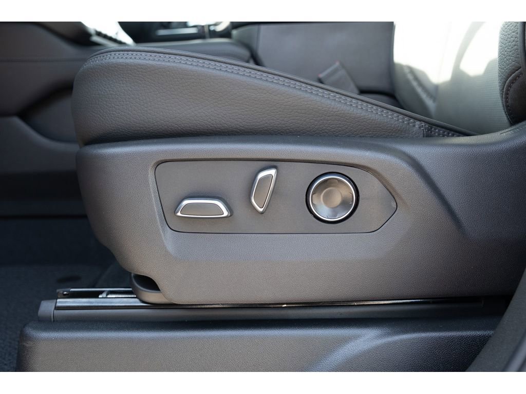 New 2026 GMC Yukon Denali AWD/4WD image 15