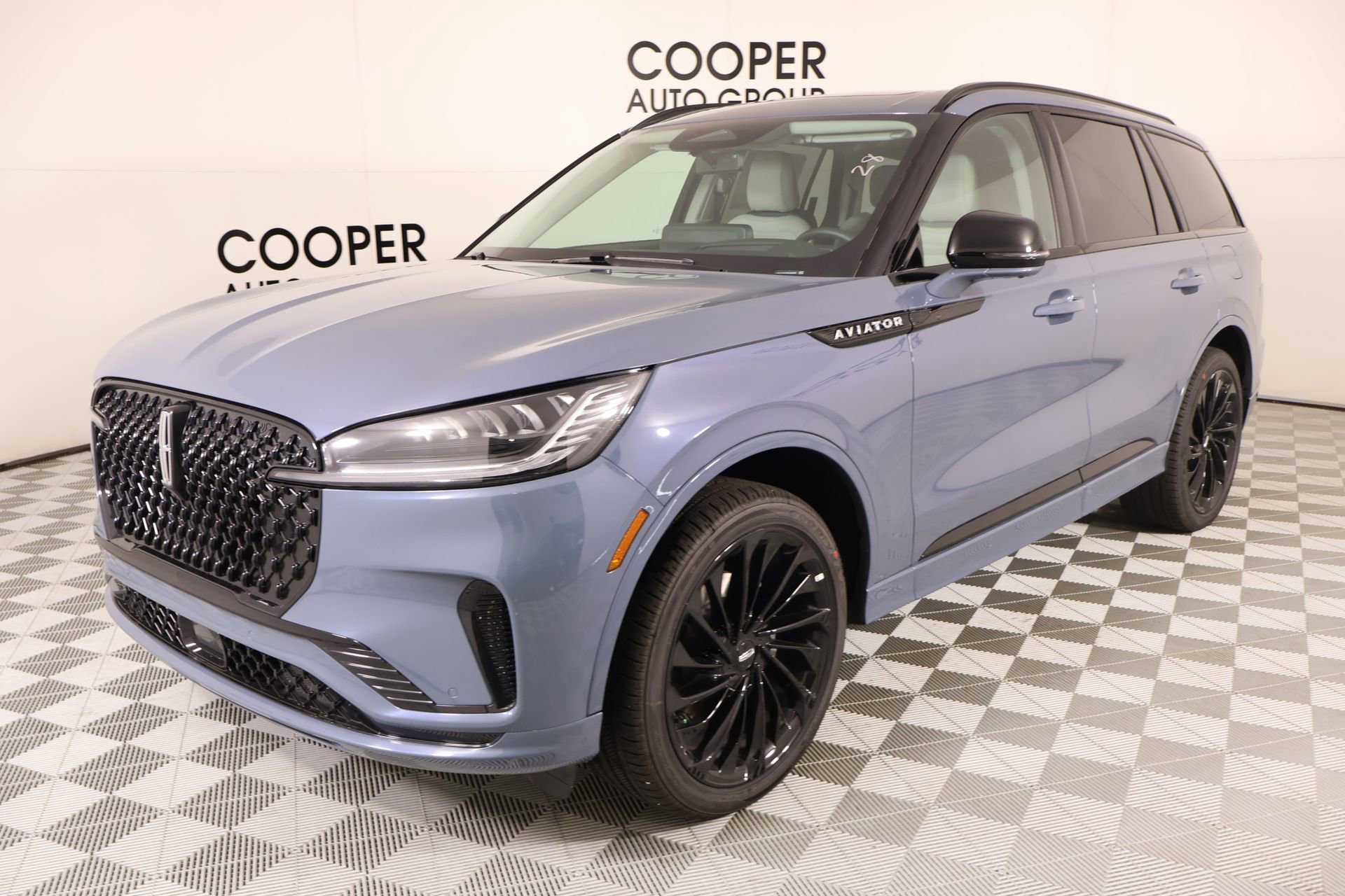 New 2026 Lincoln Aviator Reserve w/ Jet Appearance Package AWD/4WD image 9